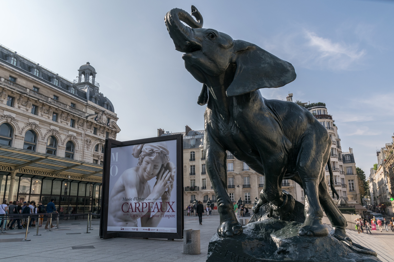 The statue Jeune éléphant pris au piège by Emmanuel Frémiet