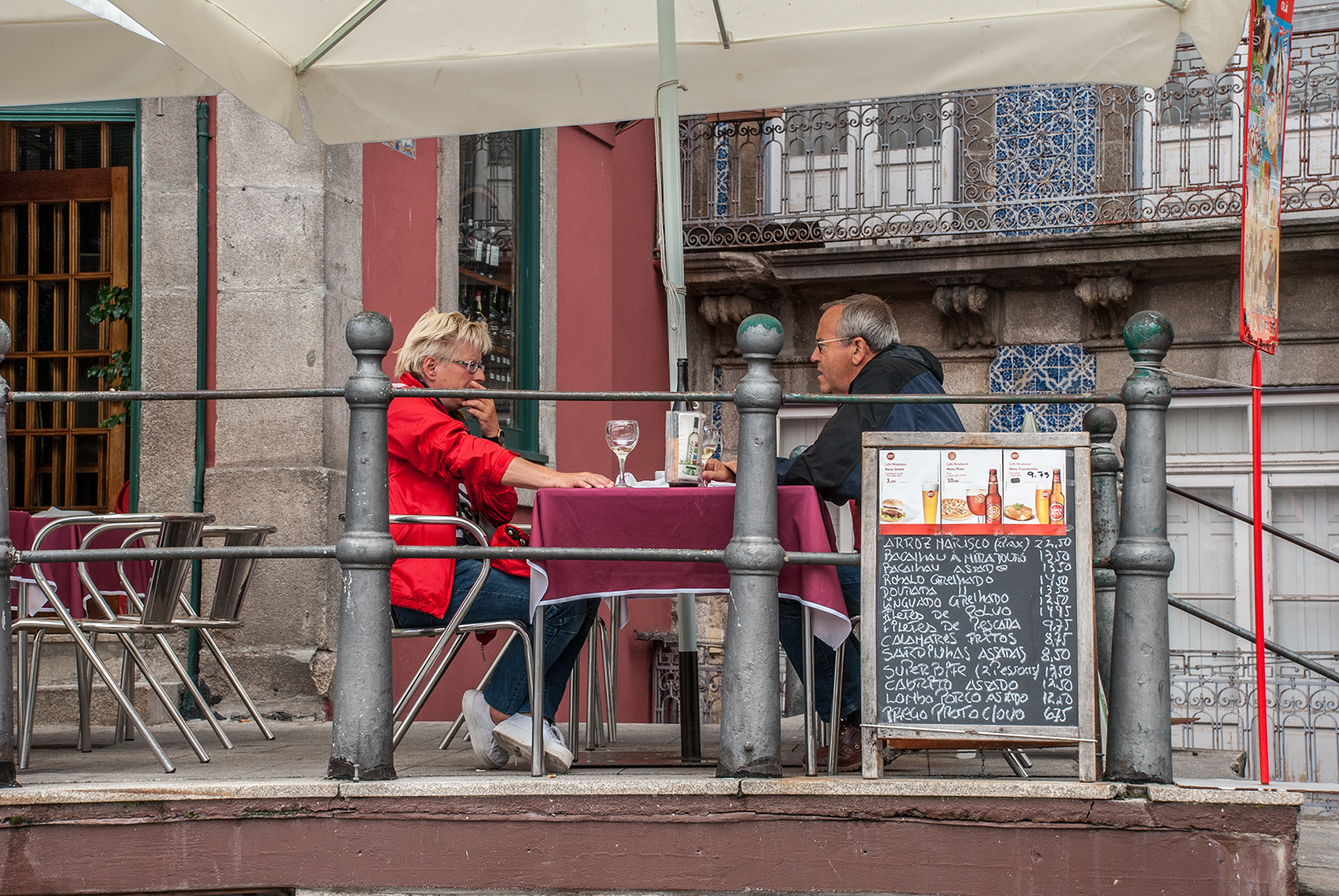 A quiet spot for a discrete meal for two