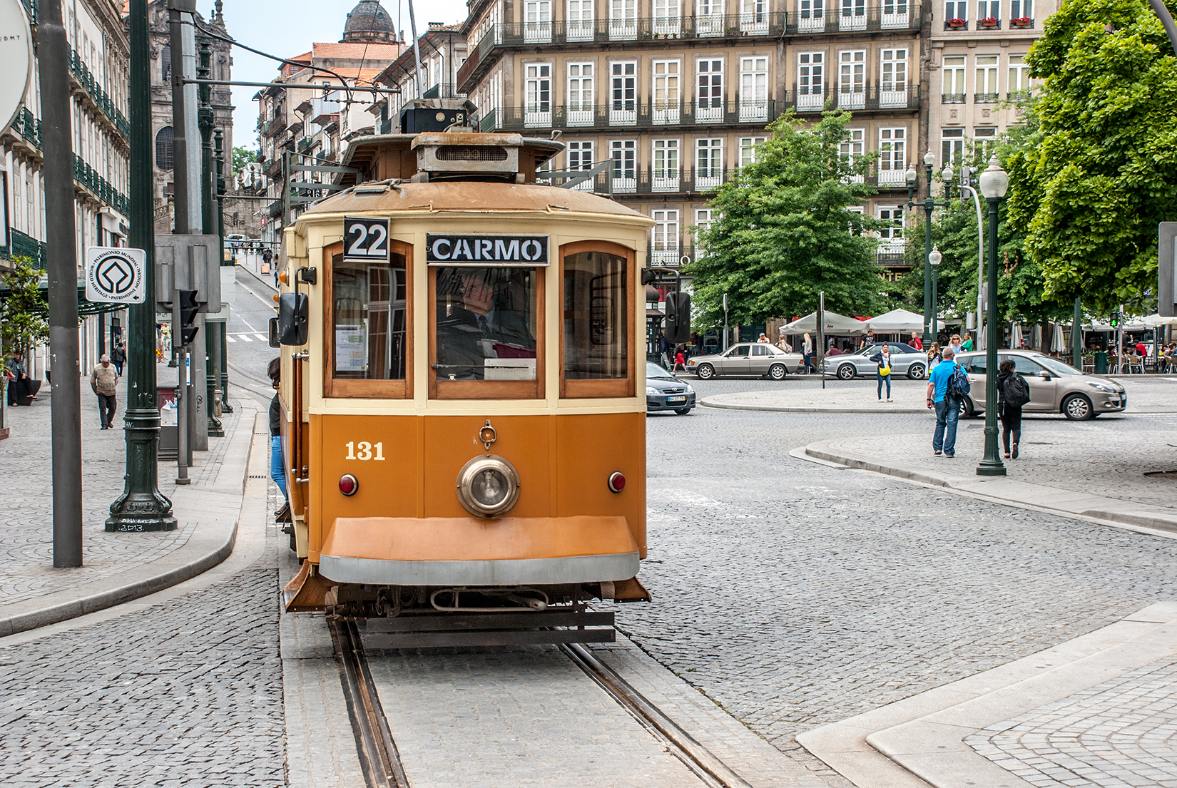 Car 131 at the southern end of Avenida dos Aliados