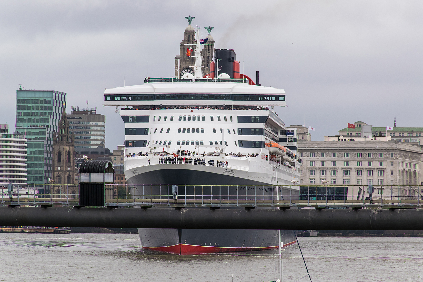 Queen Mary 2 in mid-manouver