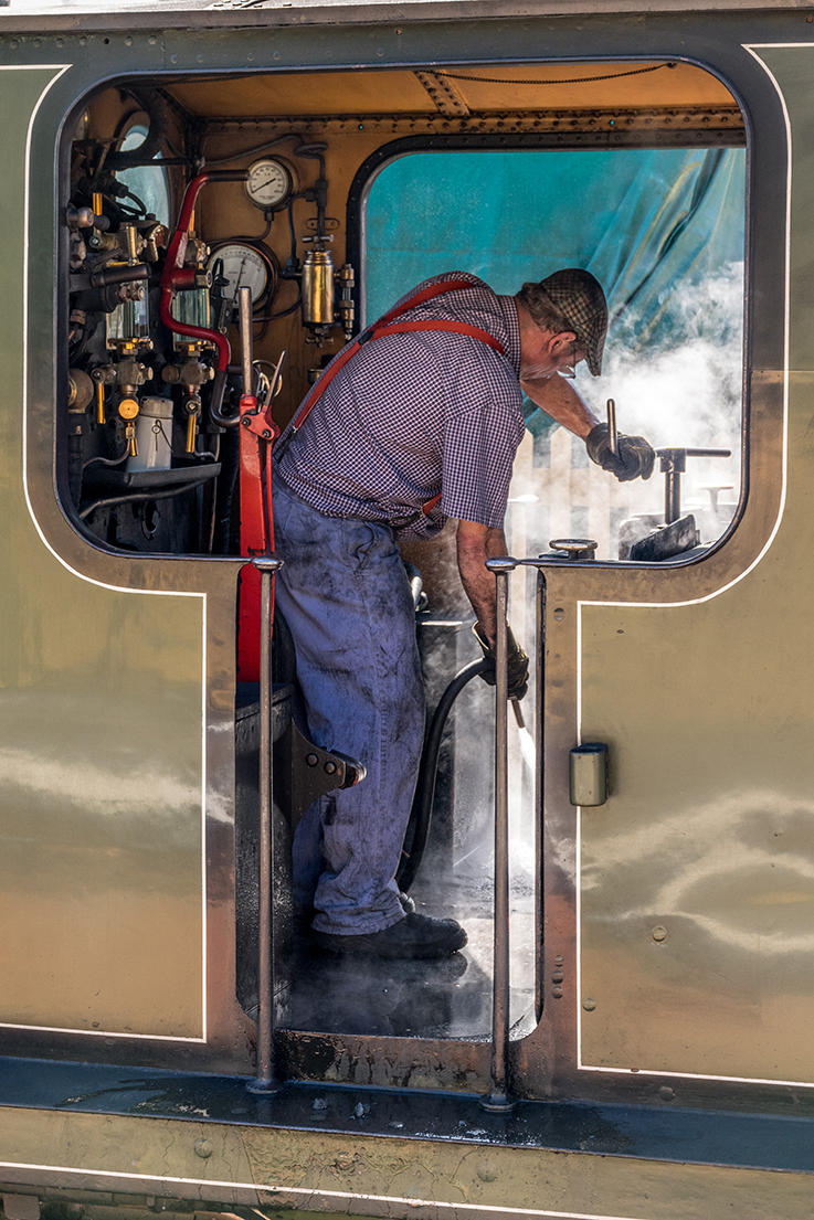 B473 gets a little housekeeping before leaving for Sheffield Park