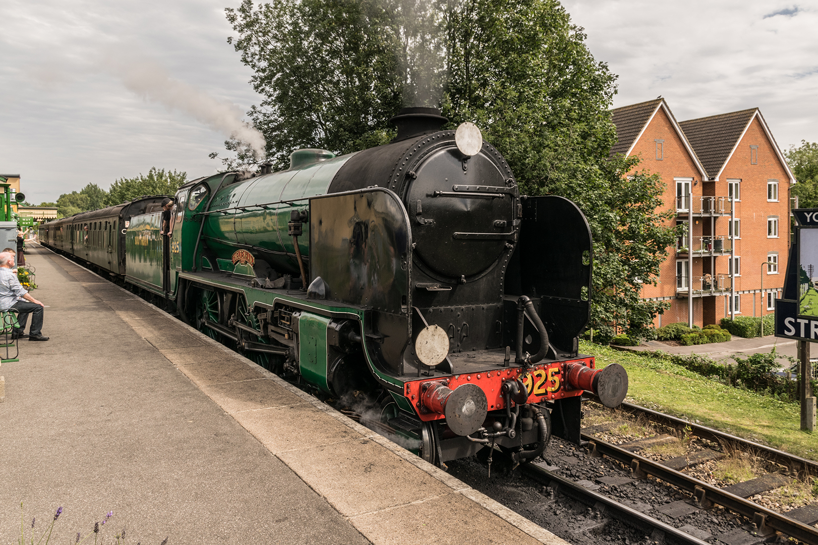 850 'Lord Nelson' leaves Alton with the 12:50 'down' service to Alresford
