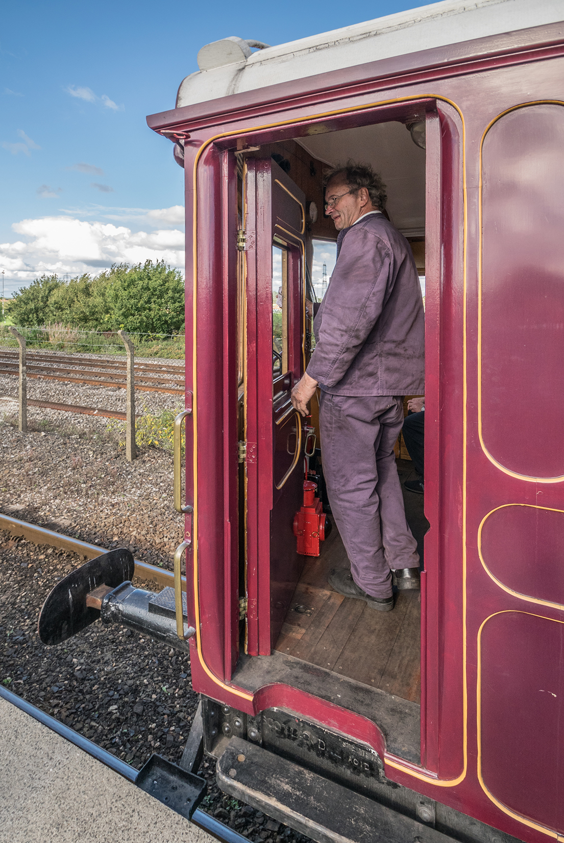 Driver preparing to remotely control Steam Railmotor No. 93