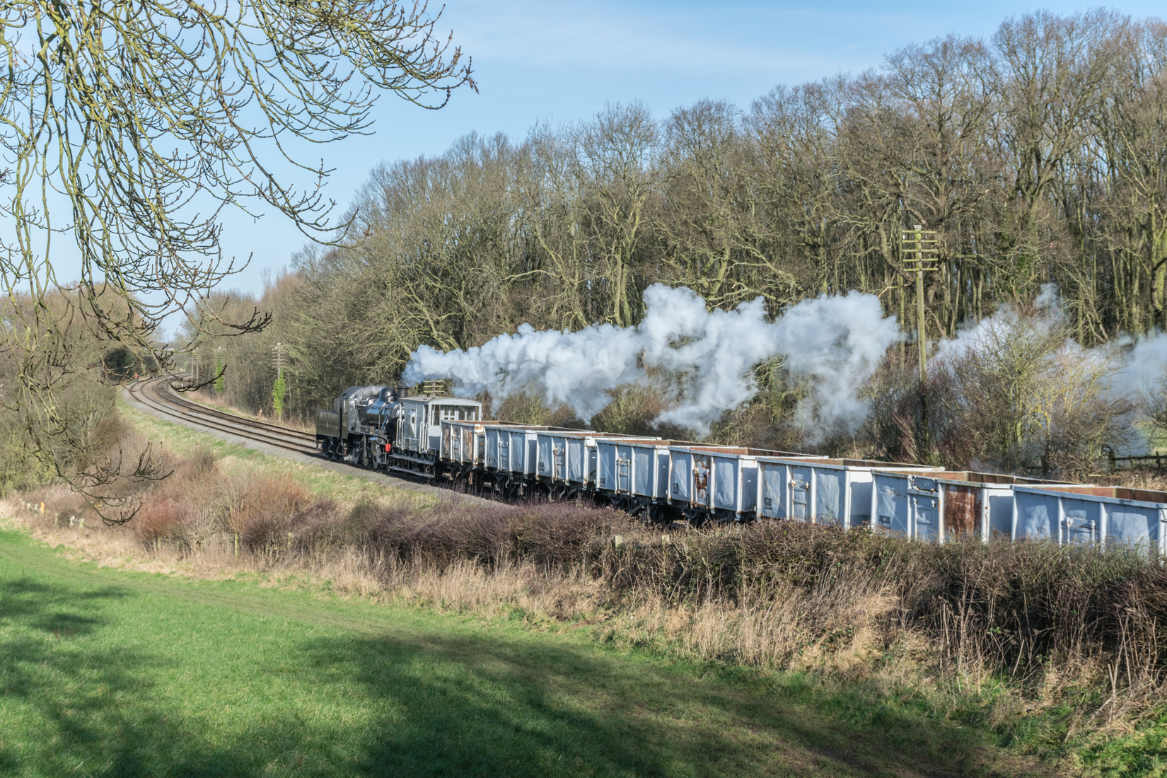 46521 at Kinchley Lane with the demonstration freight.