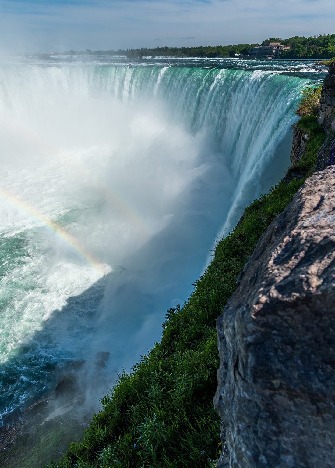 Horseshoe Falls has a vertical drop of more than 50 metres.